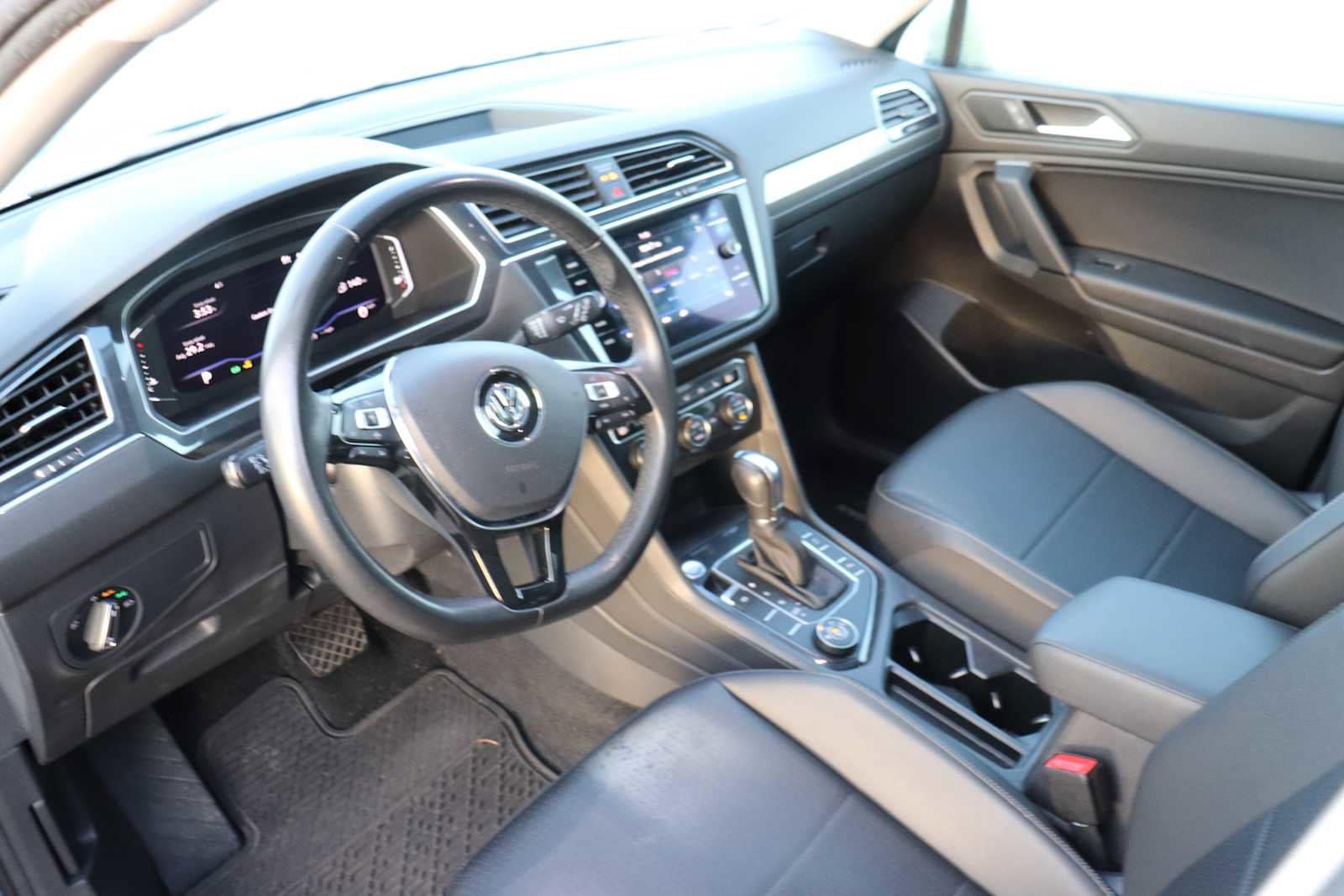 Thumbnail: 2019 Volkswagen Tiguan - 10