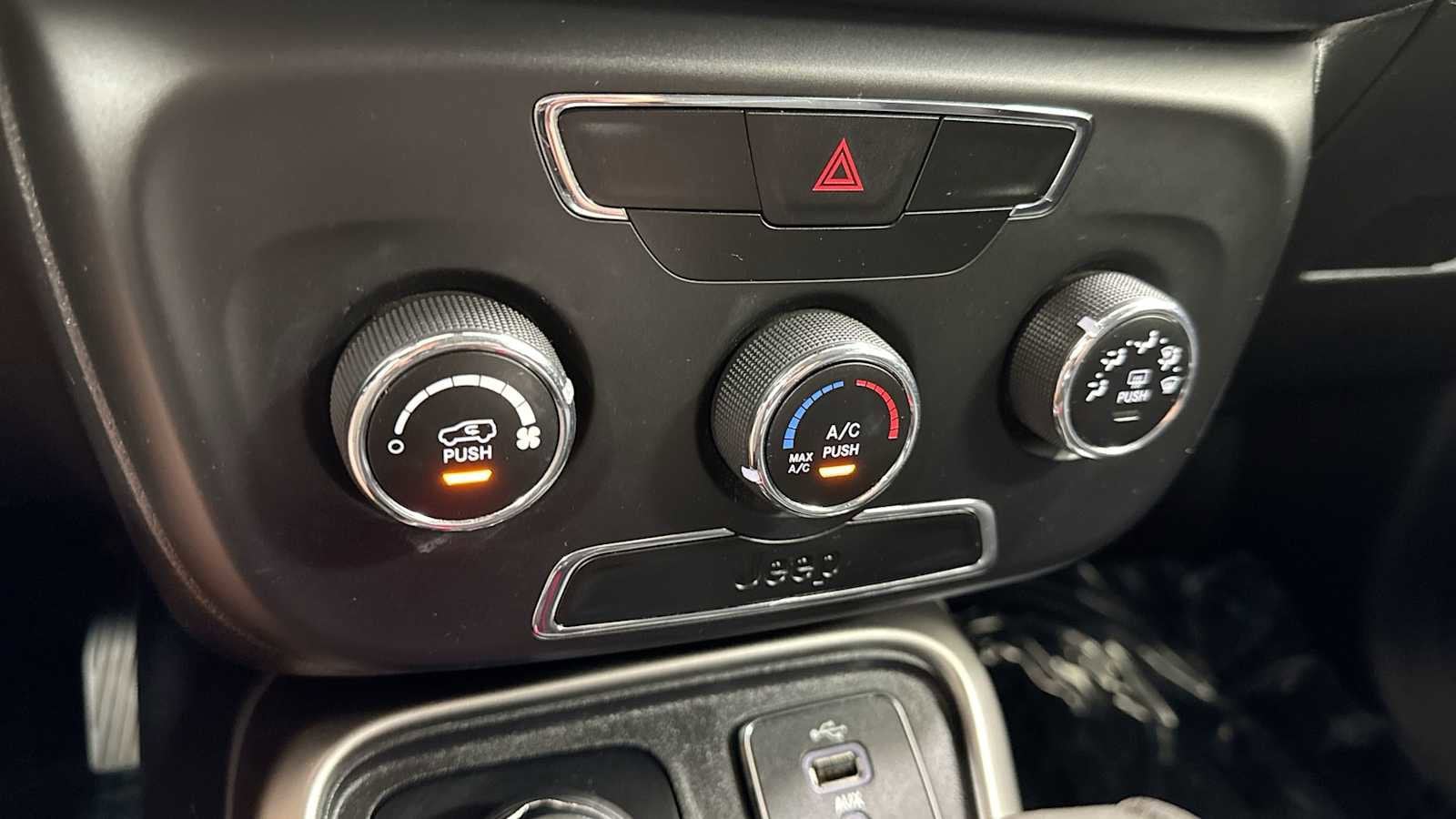 Thumbnail: 2018 Jeep Compass - 21