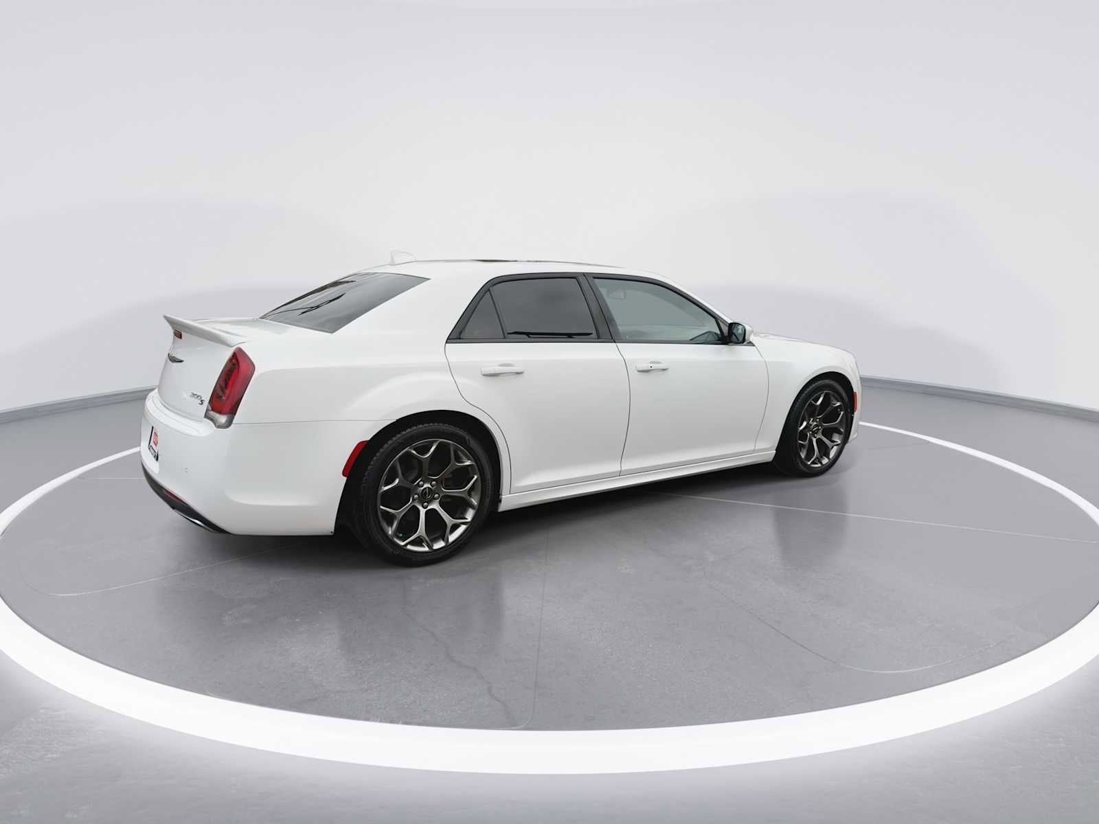 Thumbnail: 2017 Chrysler 300 - 8