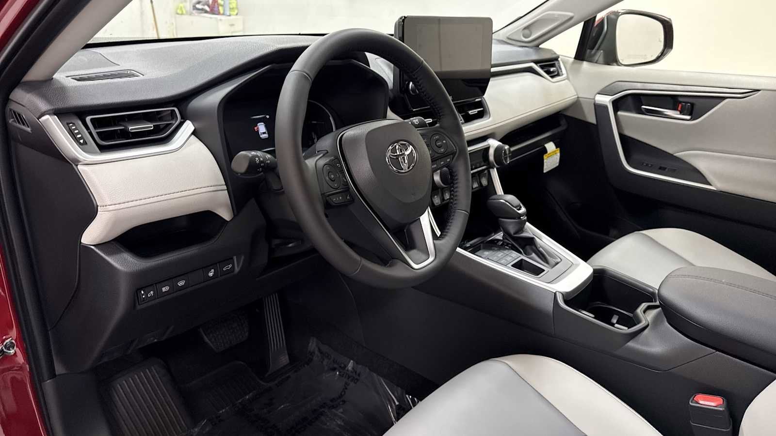 Thumbnail: 2025 Toyota RAV4 - 12