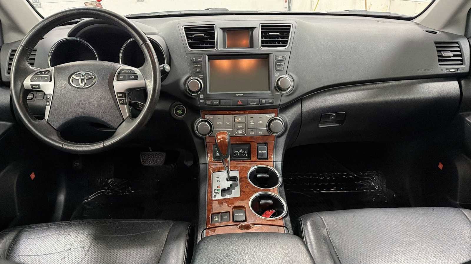 Thumbnail: 2011 Toyota Highlander - 28