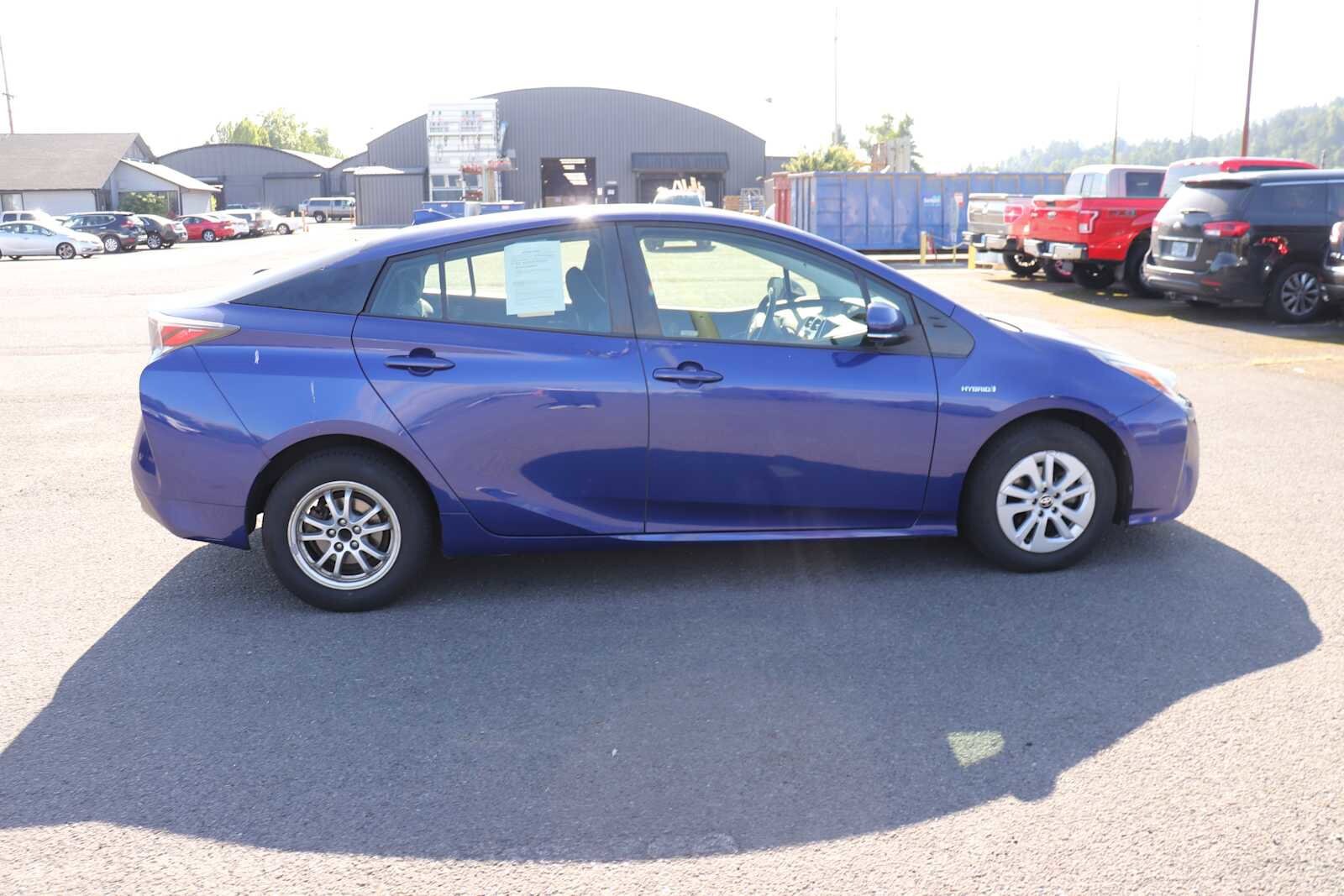 Thumbnail: 2016 Toyota Prius - 3