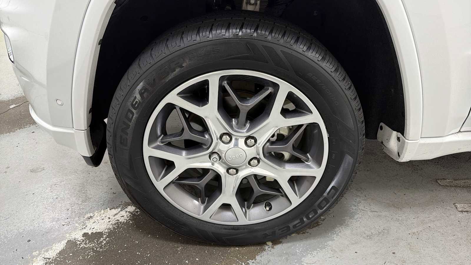 Thumbnail: 2019 Jeep Grand Cherokee - 10