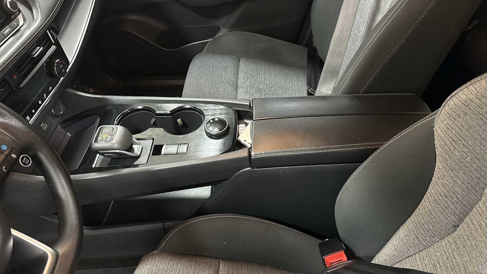 Thumbnail: 2022 Nissan Rogue - 22