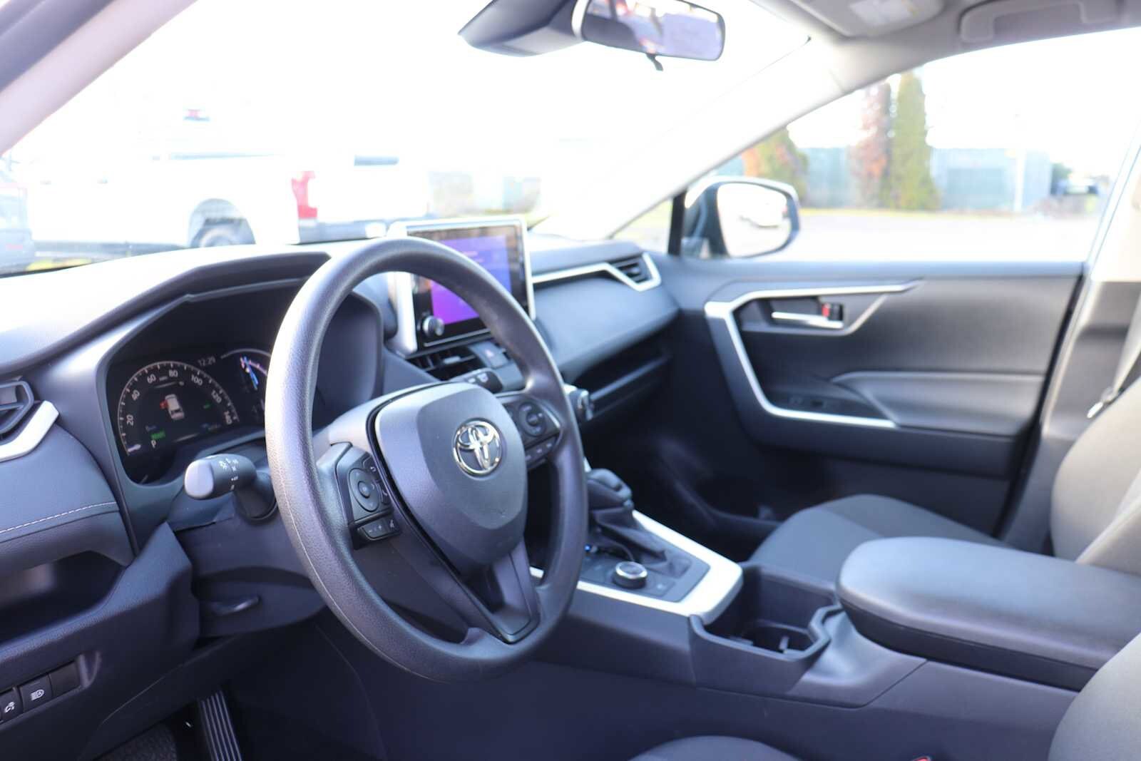 Thumbnail: 2025 Toyota RAV4 - 10