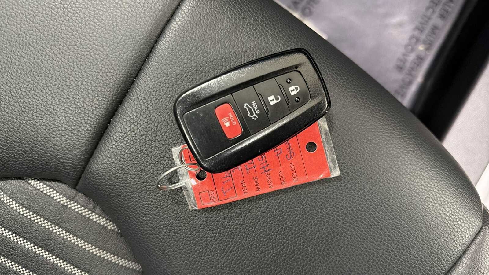 Thumbnail: 2022 Toyota Highlander - 32