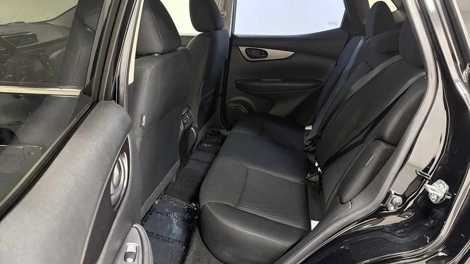 Thumbnail: 2022 Nissan Rogue Sport - 23