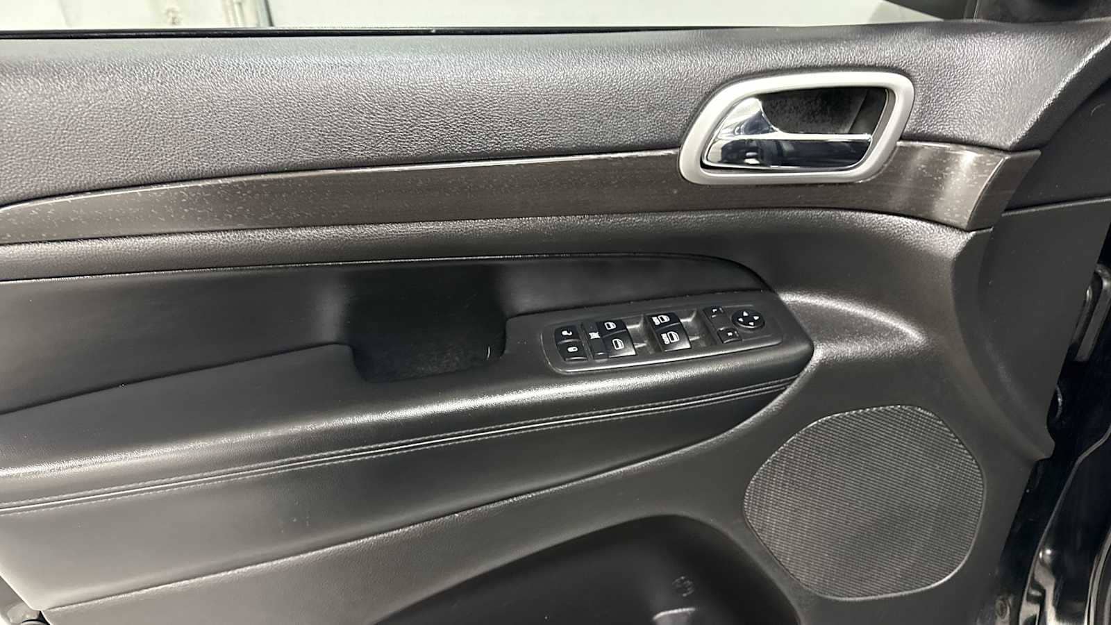 Thumbnail: 2018 Jeep Grand Cherokee - 15