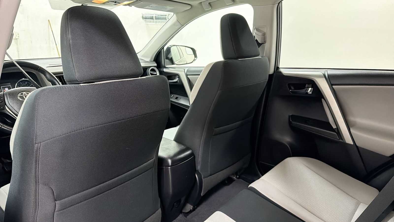 Thumbnail: 2016 Toyota RAV4 - 24