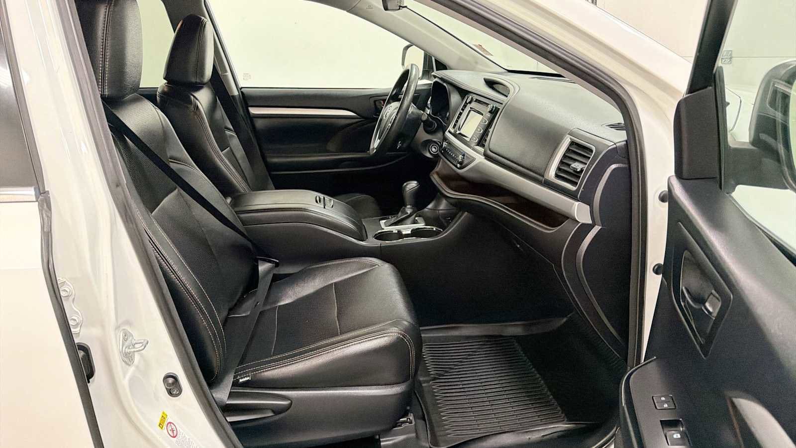 Thumbnail: 2017 Toyota Highlander - 29