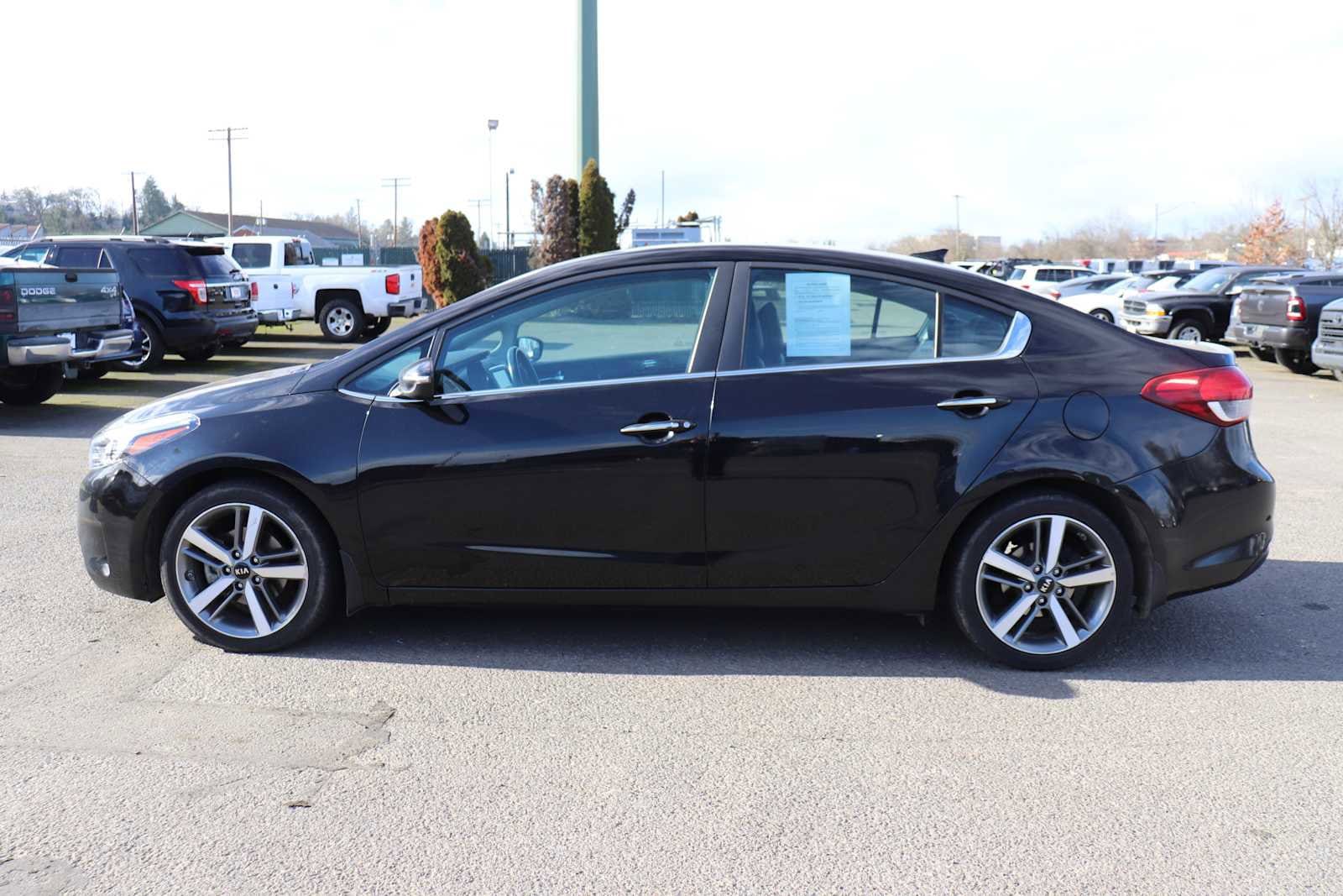 Thumbnail: 2017 Kia Forte - 8