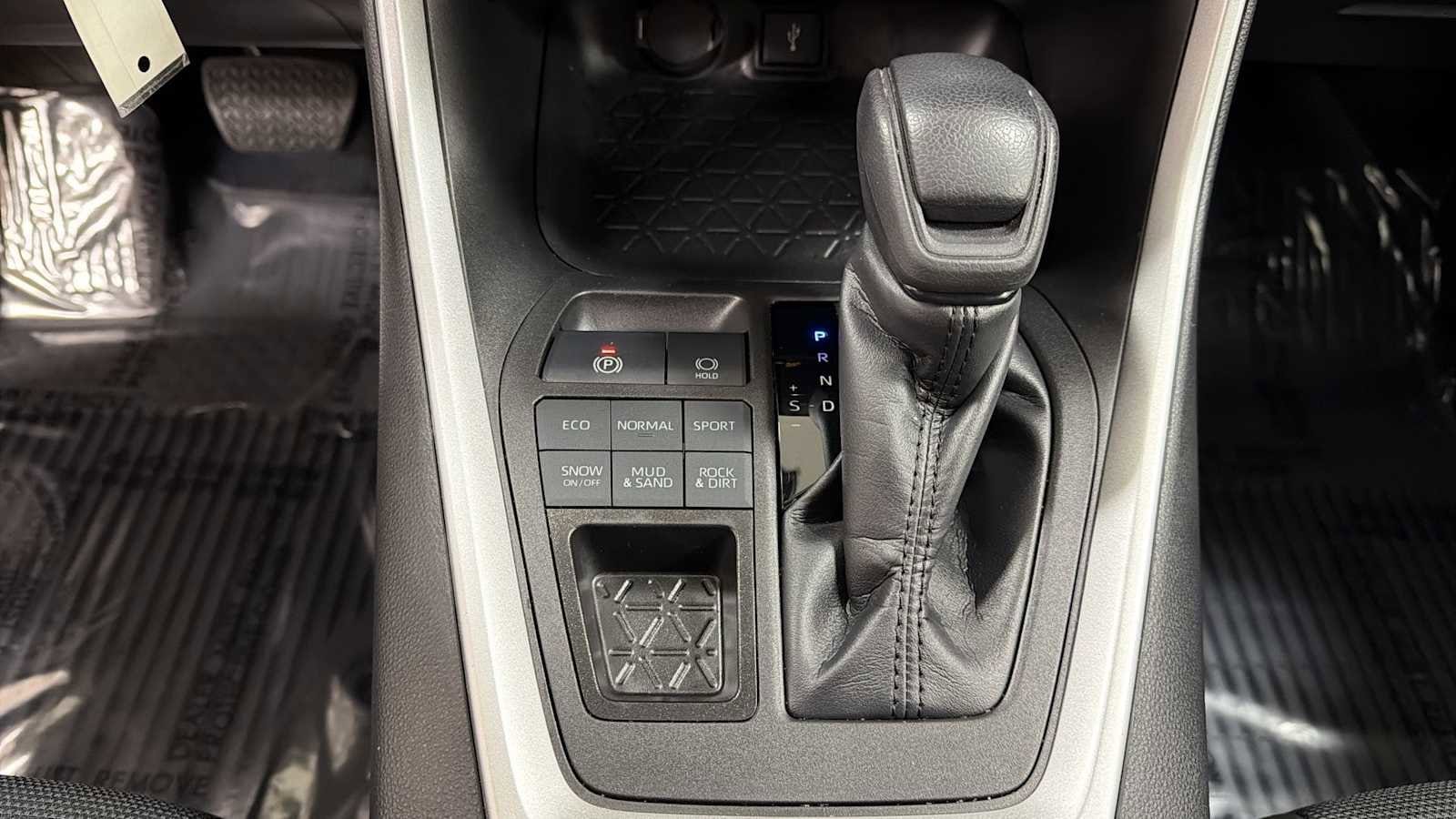 Thumbnail: 2022 Toyota RAV4 - 21