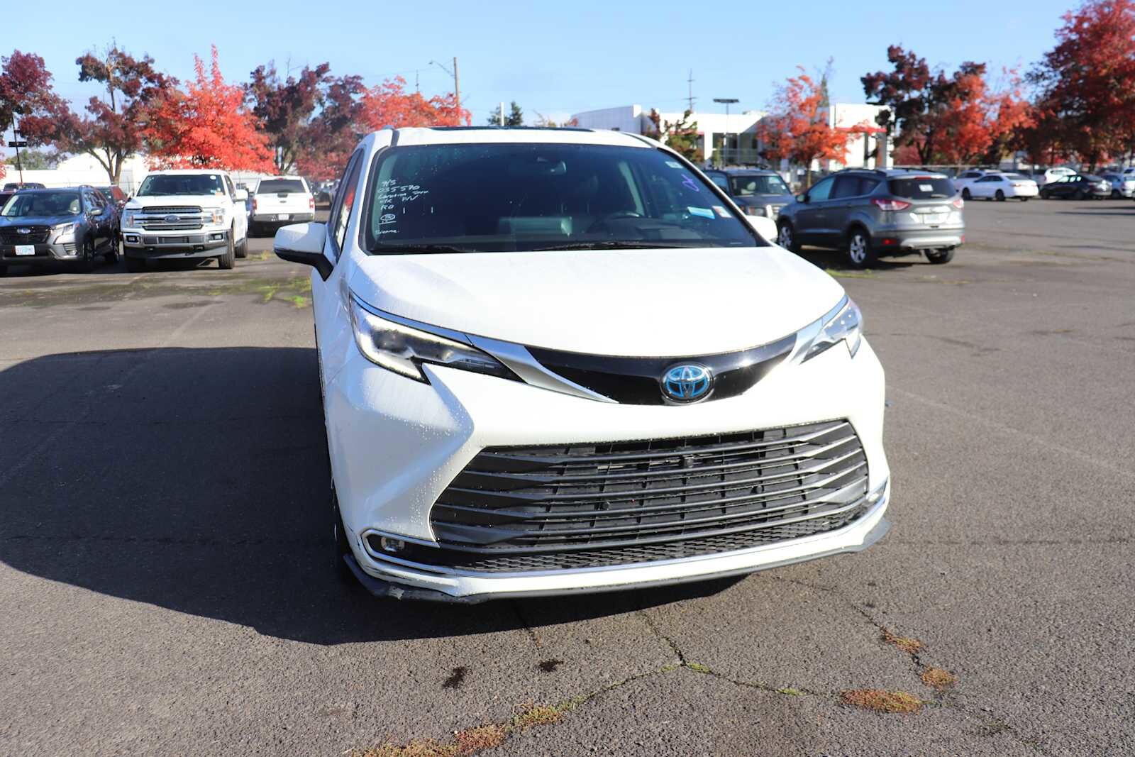 2021 Toyota Sienna Platinum photo 3