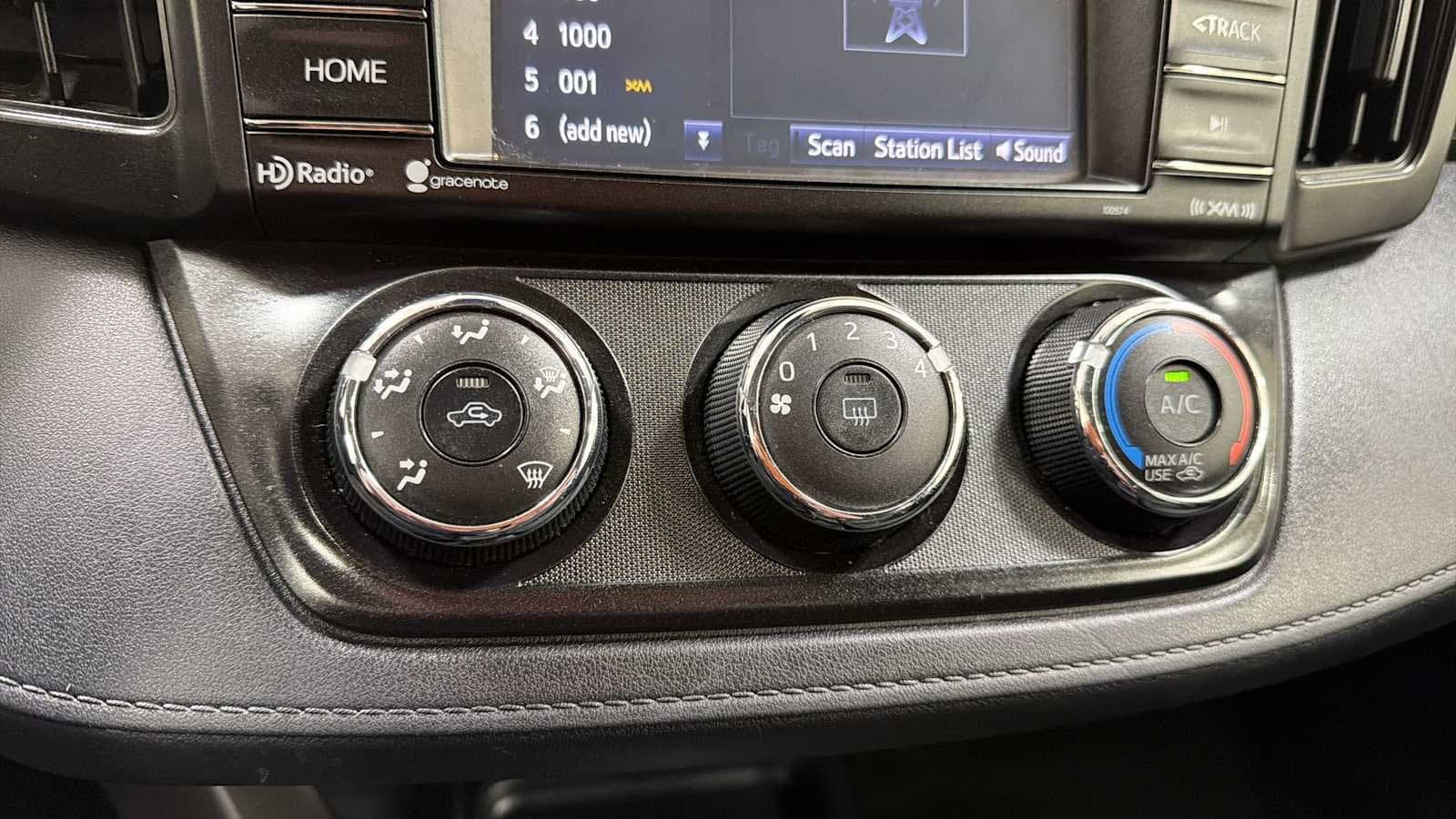 Thumbnail: 2017 Toyota RAV4 - 20