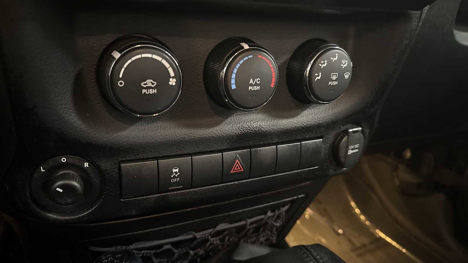 Thumbnail: 2013 Jeep Wrangler - 19