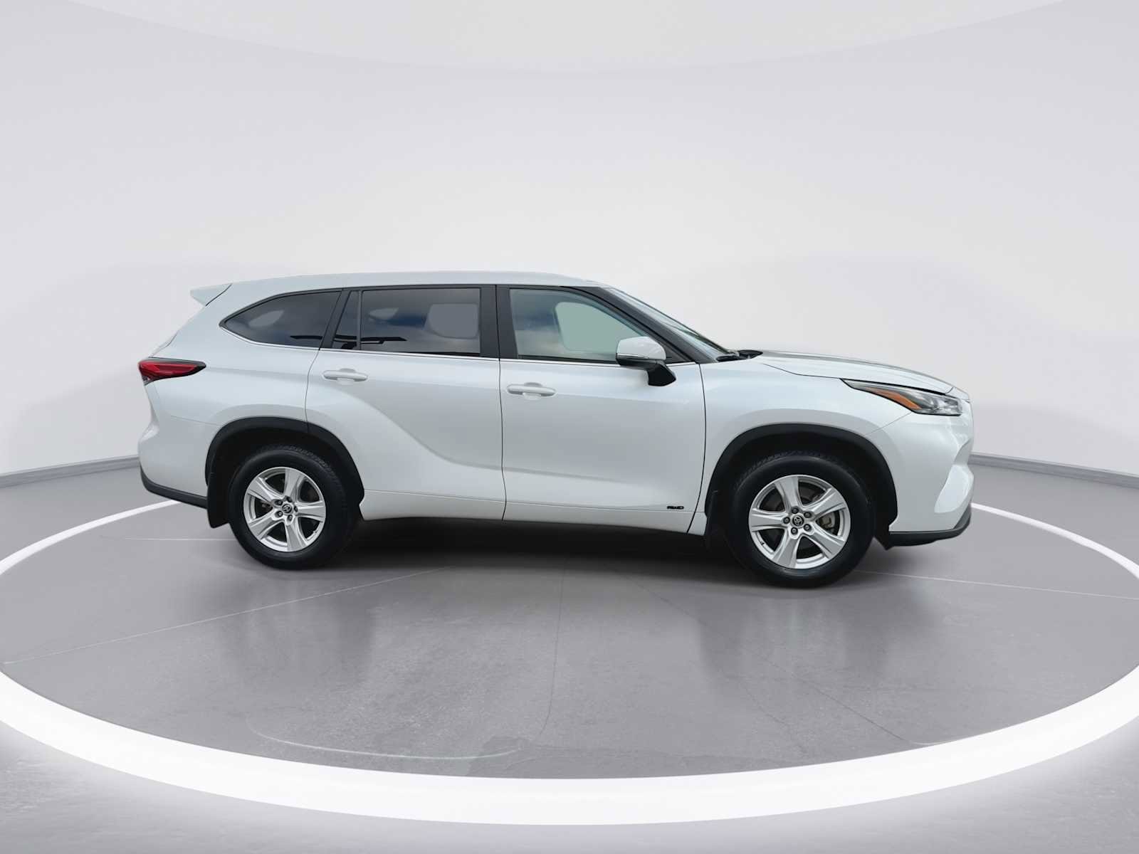 Thumbnail: 2023 Toyota Highlander - 9