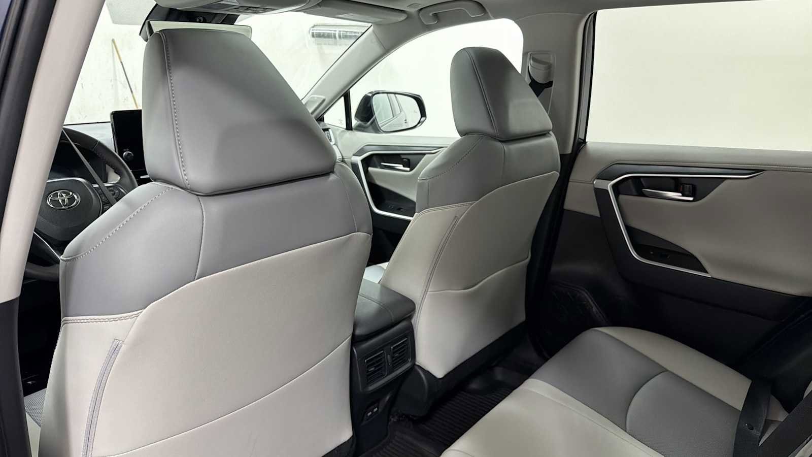 Thumbnail: 2025 Toyota RAV4 - 26