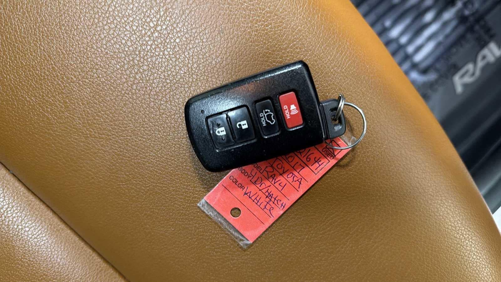 Thumbnail: 2017 Toyota RAV4 - 32