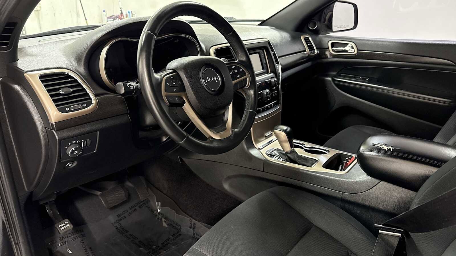 Thumbnail: 2016 Jeep Grand Cherokee - 12