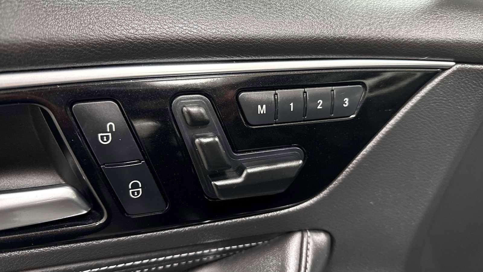 Thumbnail: 2018 INFINITI QX30 - 14