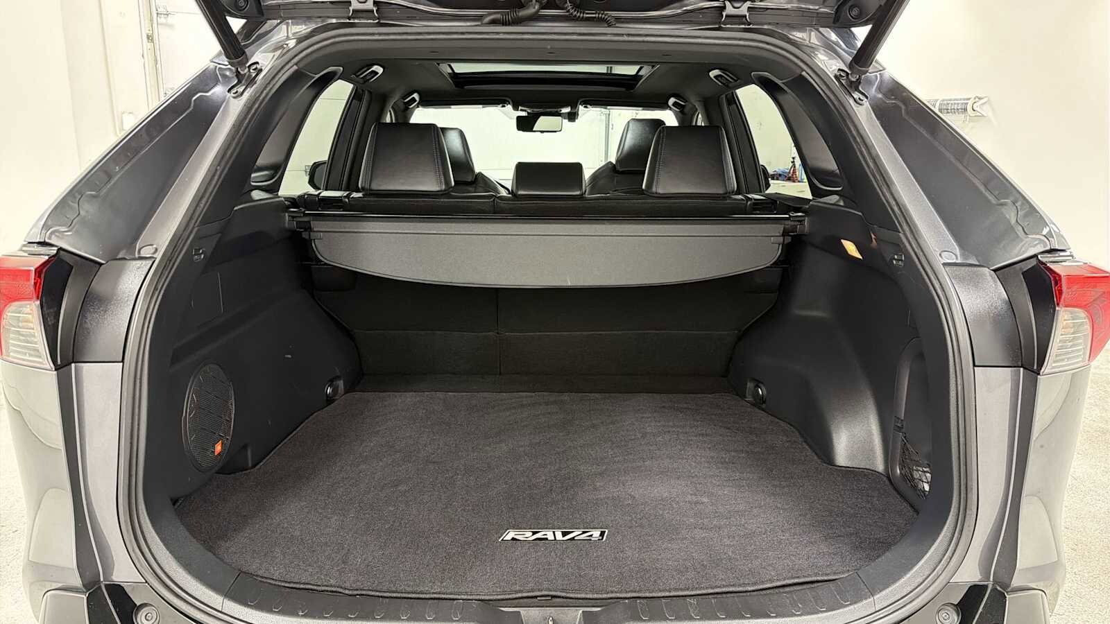 Thumbnail: 2019 Toyota RAV4 - 28