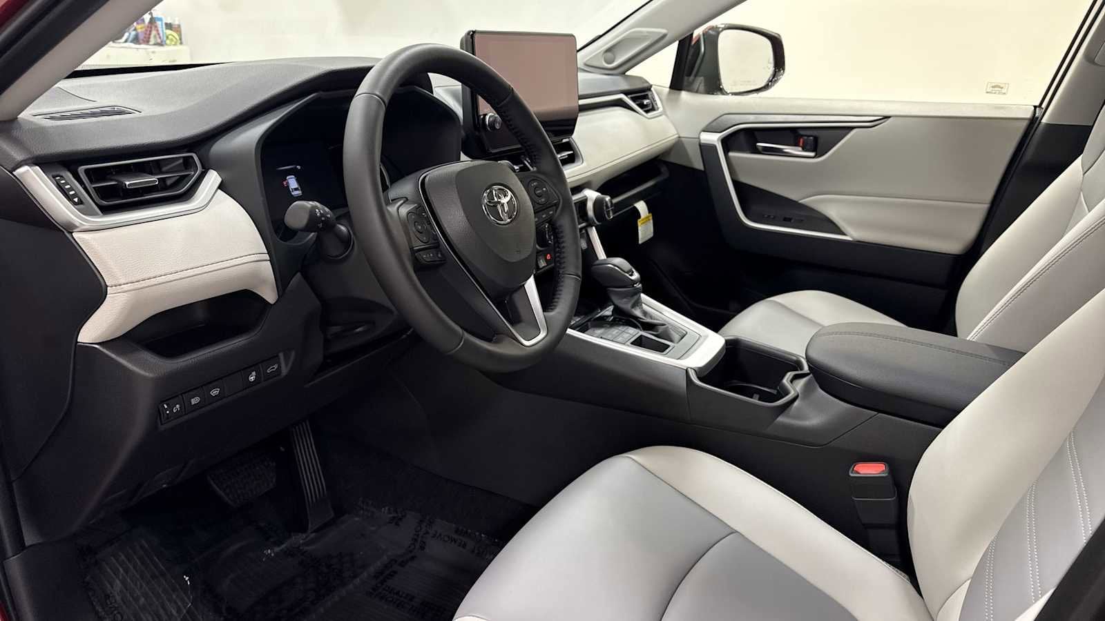 Thumbnail: 2025 Toyota RAV4 - 12