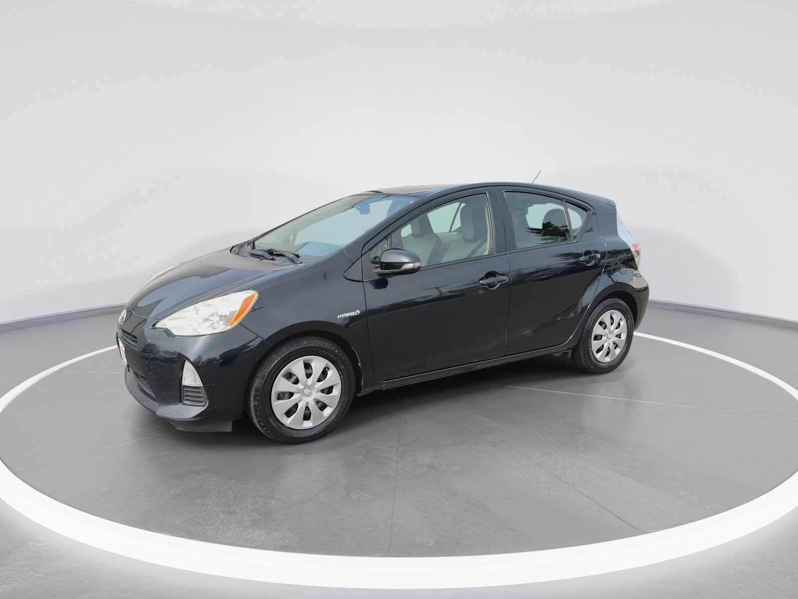 Thumbnail: 2014 Toyota Prius c - 4
