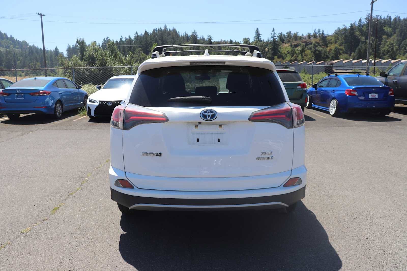 Thumbnail: 2018 Toyota RAV4 - 6