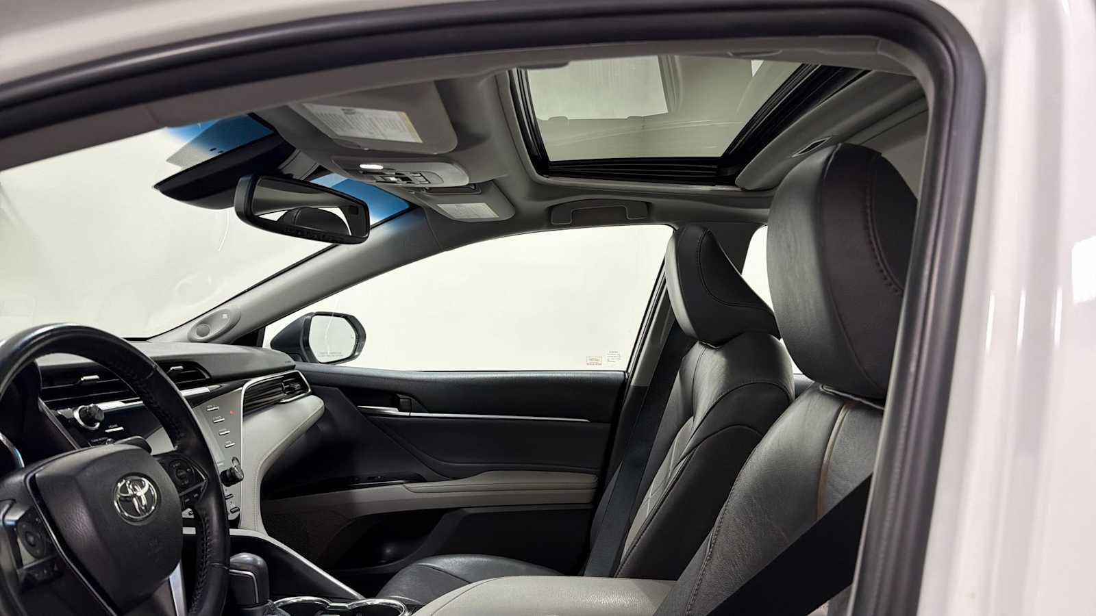 Thumbnail: 2018 Toyota Camry - 23