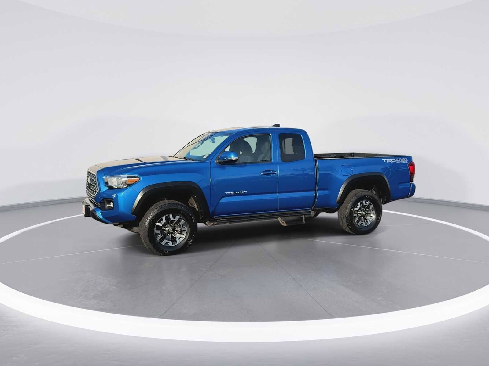 Thumbnail: 2018 Toyota Tacoma - 4