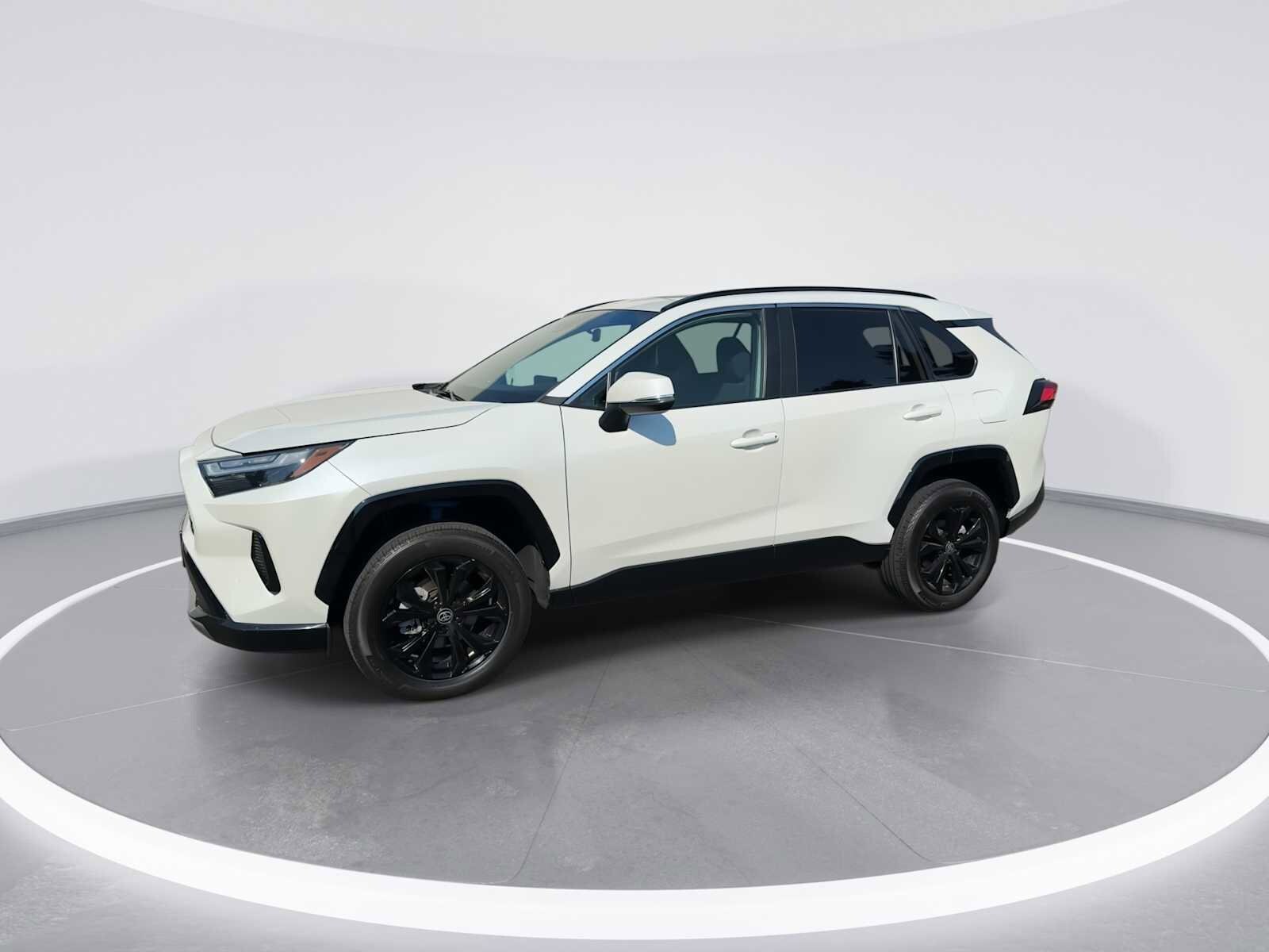 2022 Toyota RAV4 Hybrid SE photo 4