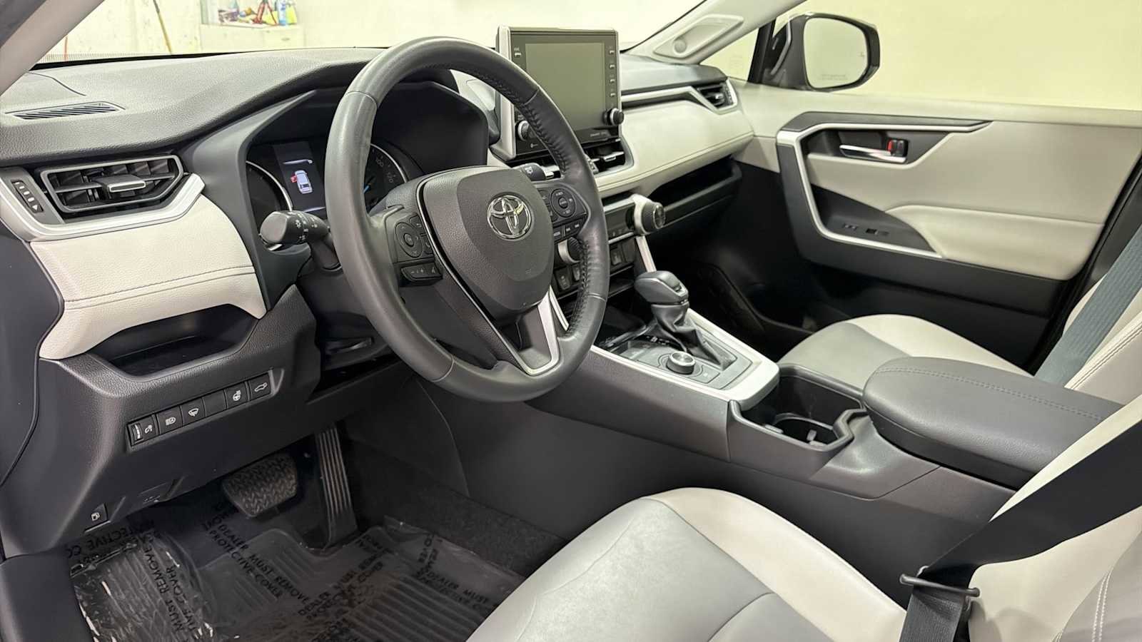 Thumbnail: 2022 Toyota RAV4 - 12