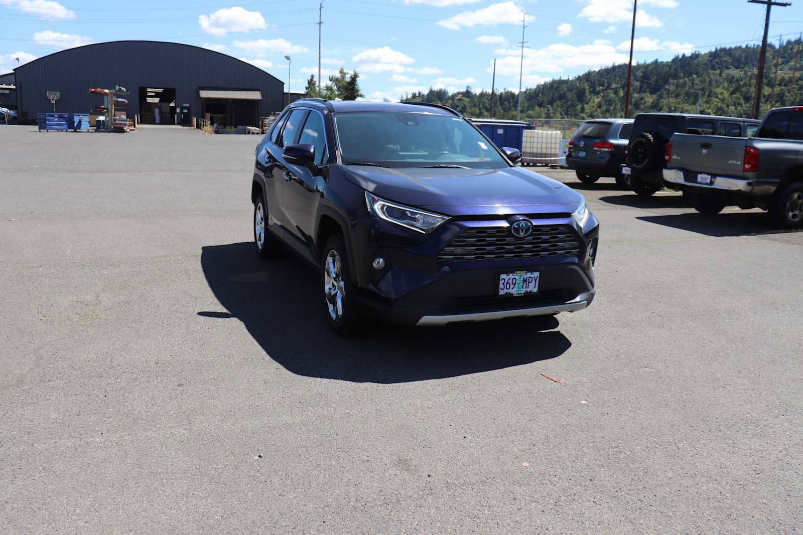 Thumbnail: 2021 Toyota RAV4 - 3