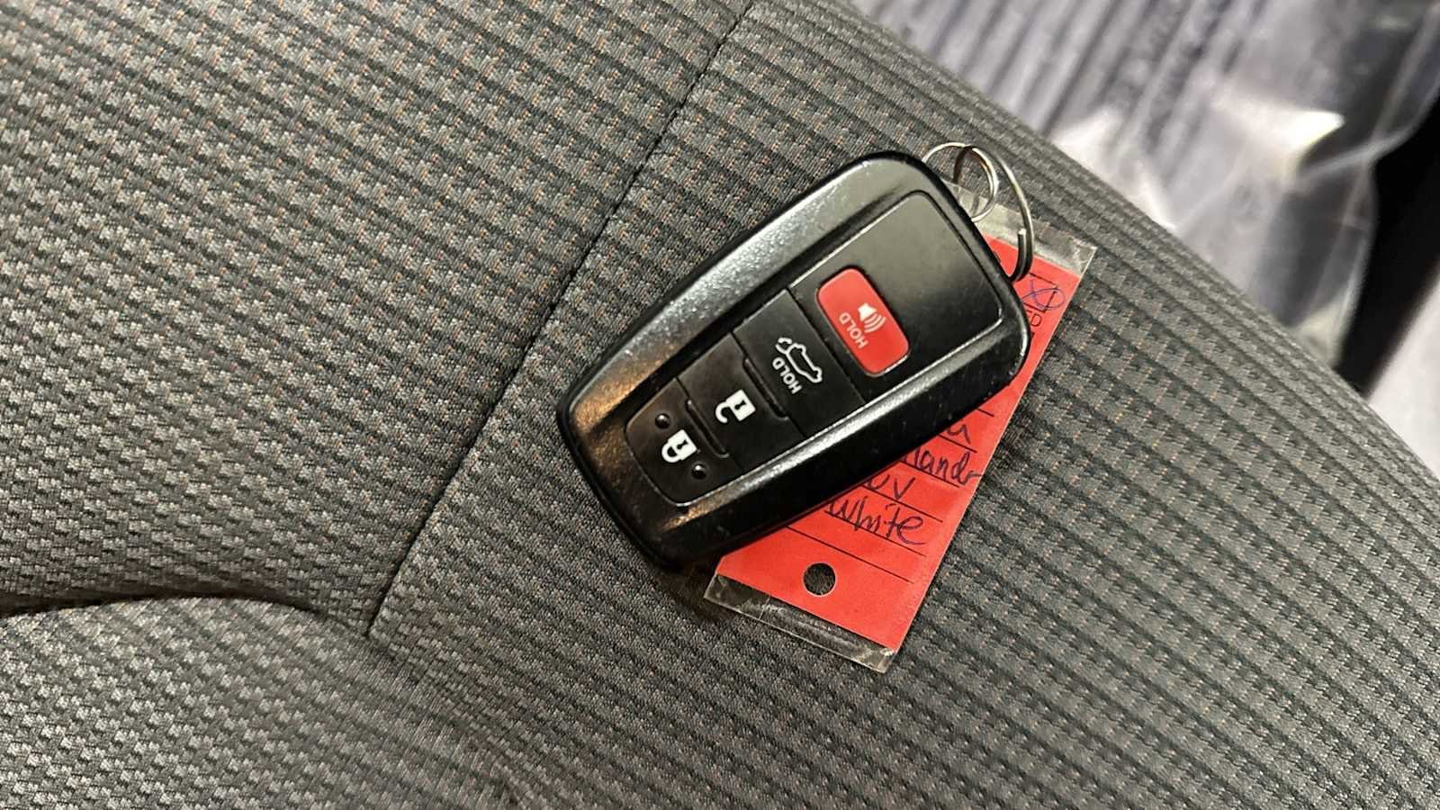 Thumbnail: 2023 Toyota Highlander - 32