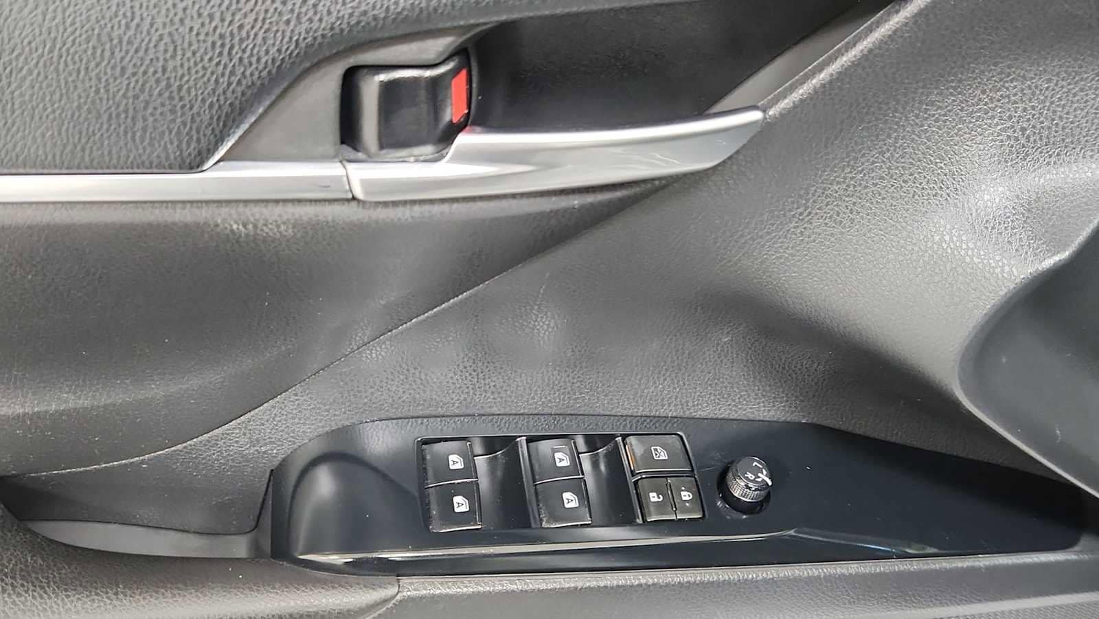 Thumbnail: 2018 Toyota Camry - 15