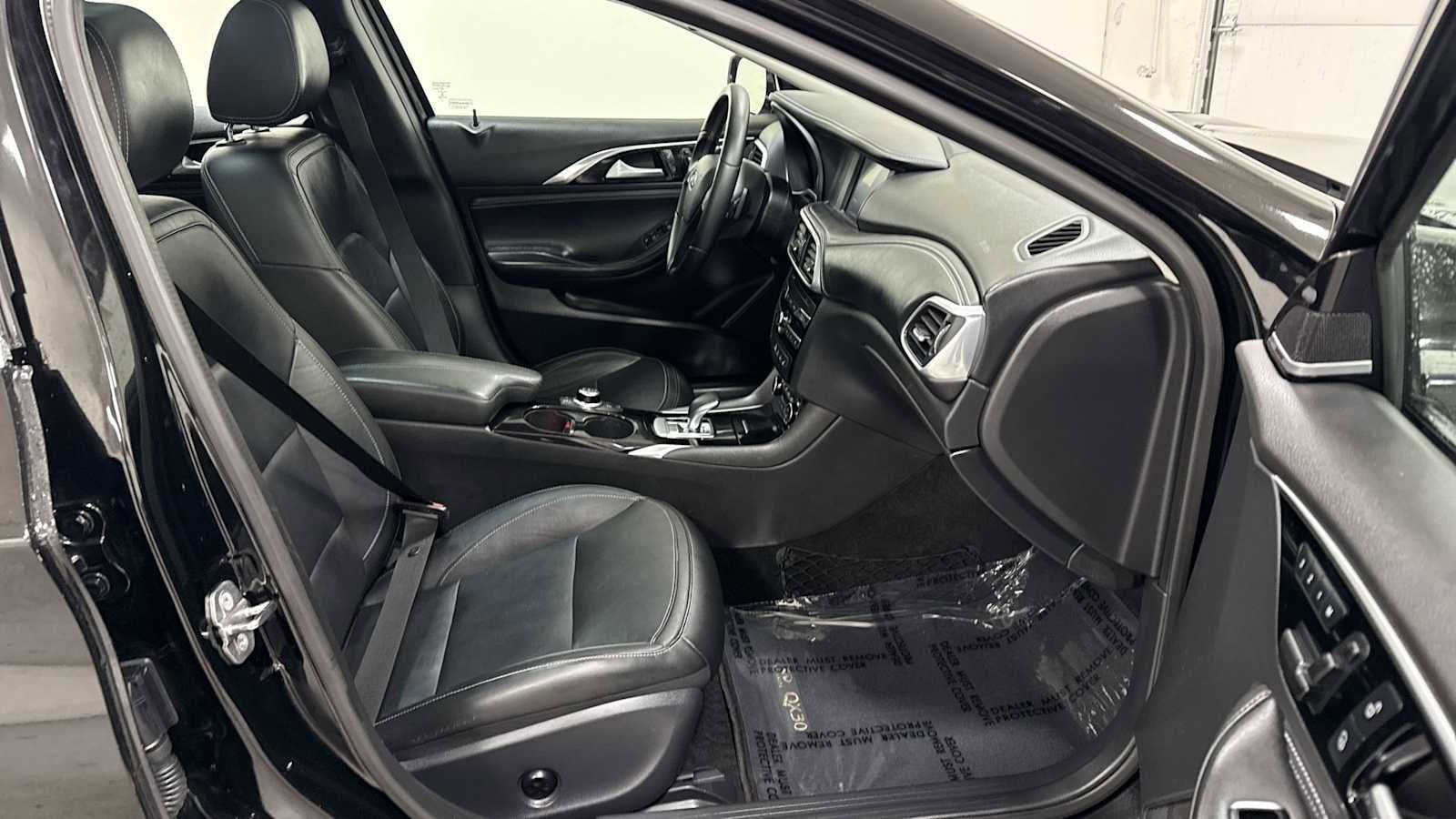 Thumbnail: 2018 INFINITI QX30 - 30