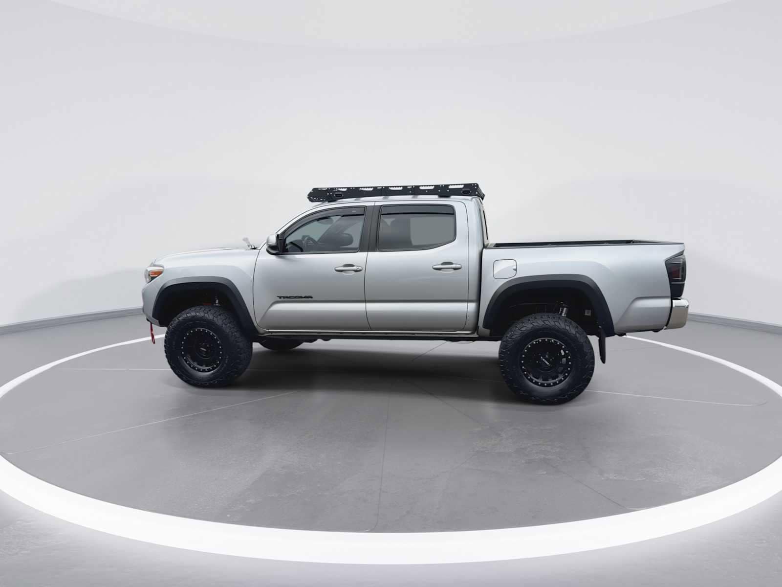 Thumbnail: 2017 Toyota Tacoma - 4