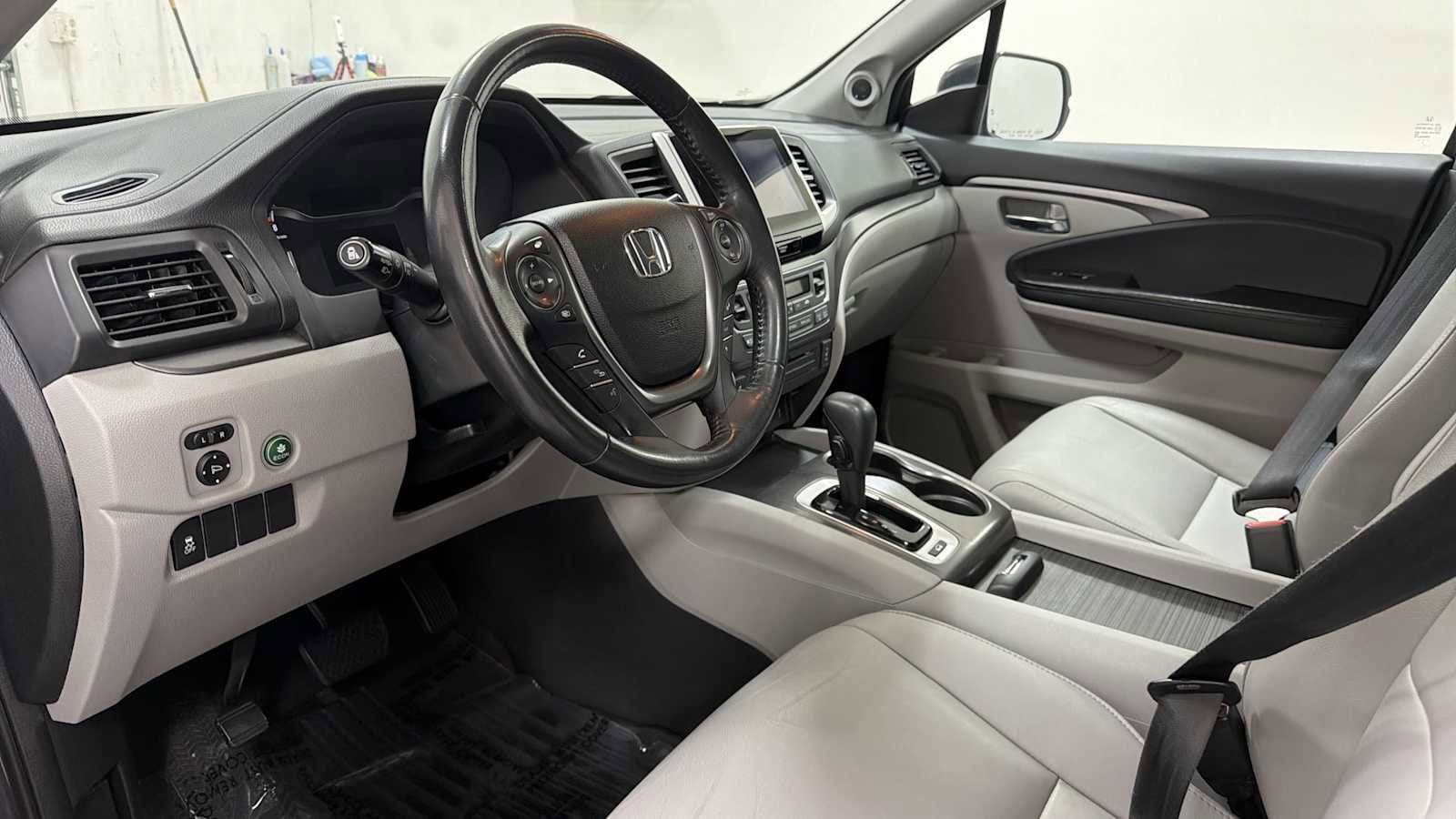 Thumbnail: 2017 Honda Pilot - 12