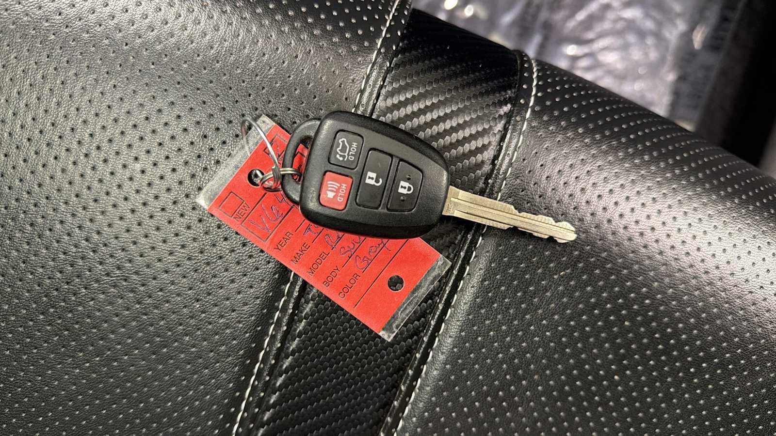 Thumbnail: 2017 Toyota RAV4 - 32