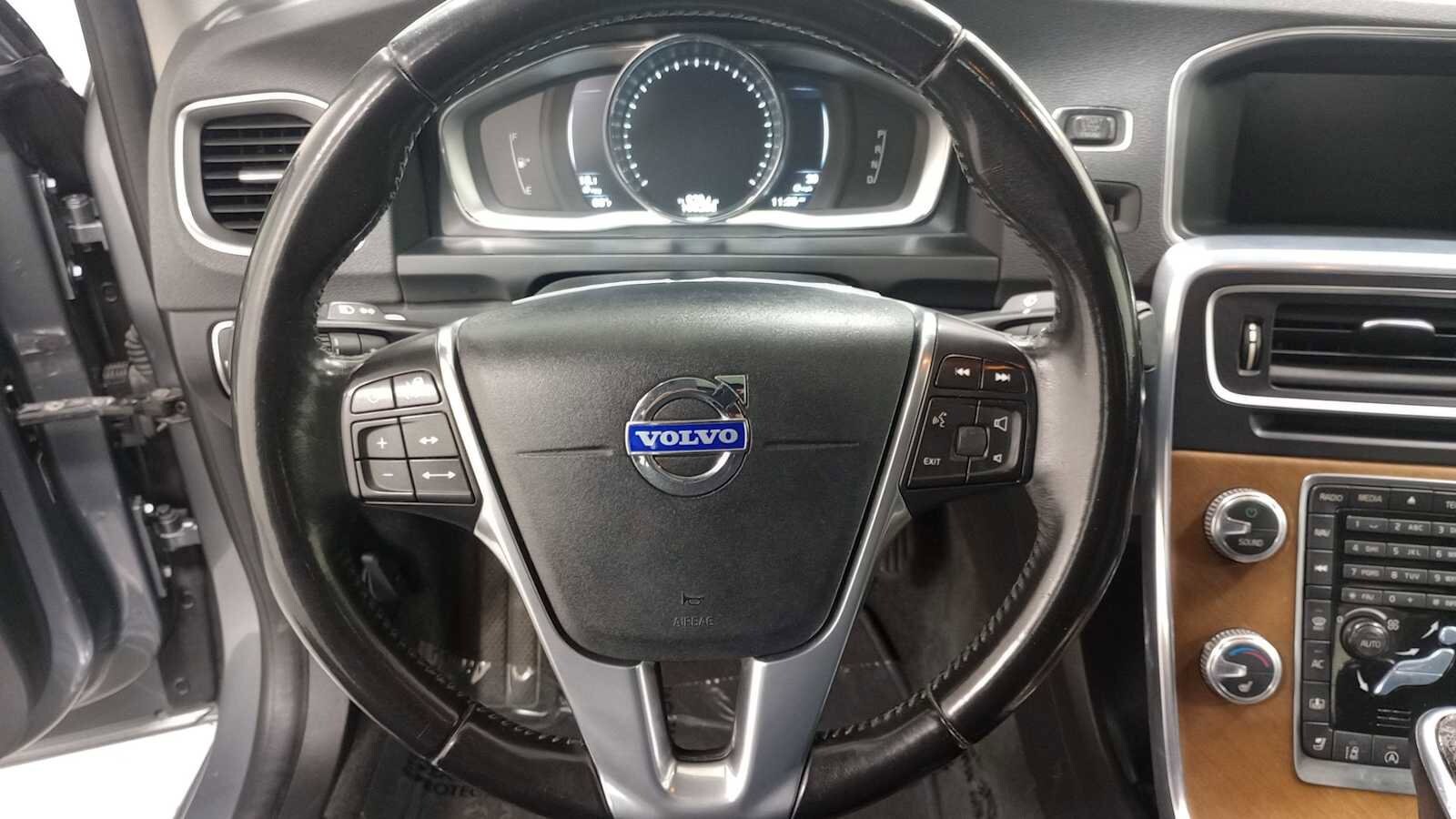 Thumbnail: 2016 Volvo S60 - 16