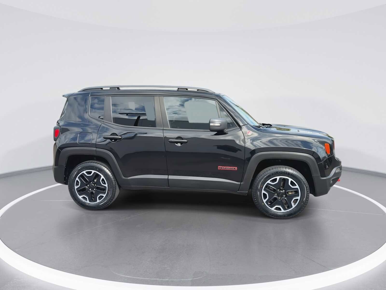 Thumbnail: 2015 Jeep Renegade - 8