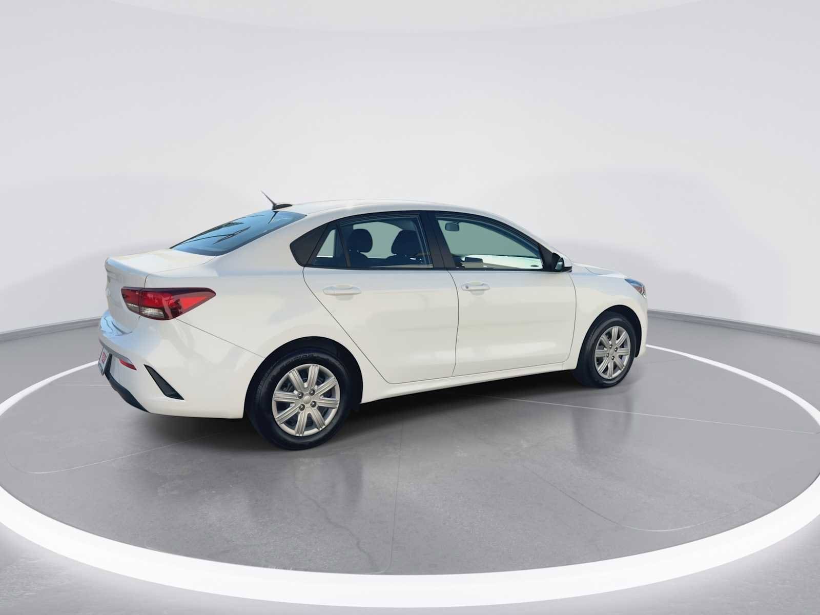 Thumbnail: 2022 Kia Rio - 8