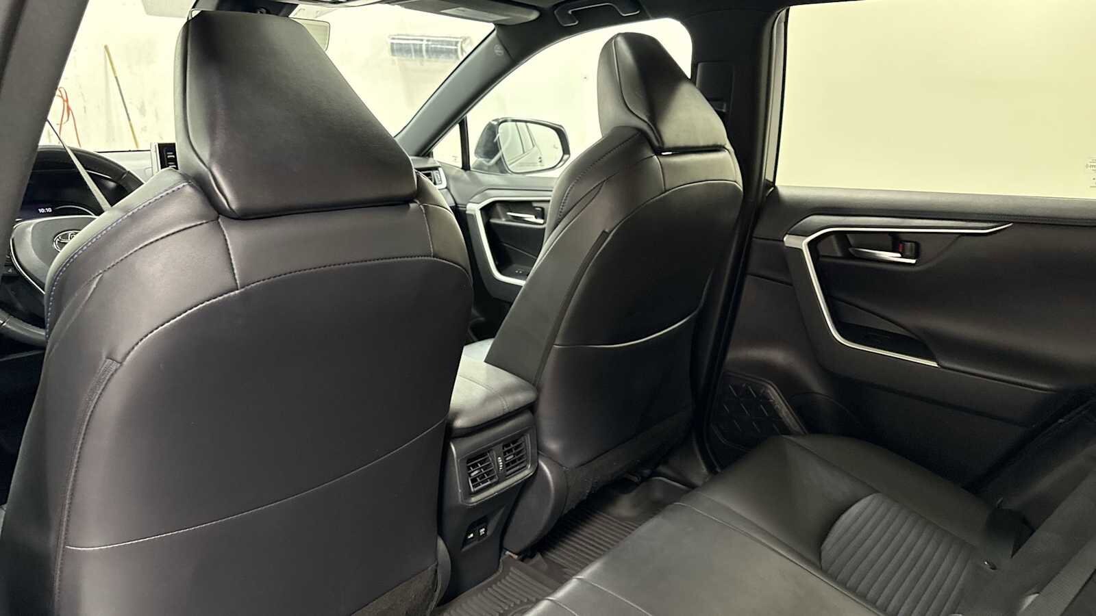 Thumbnail: 2021 Toyota RAV4 - 25