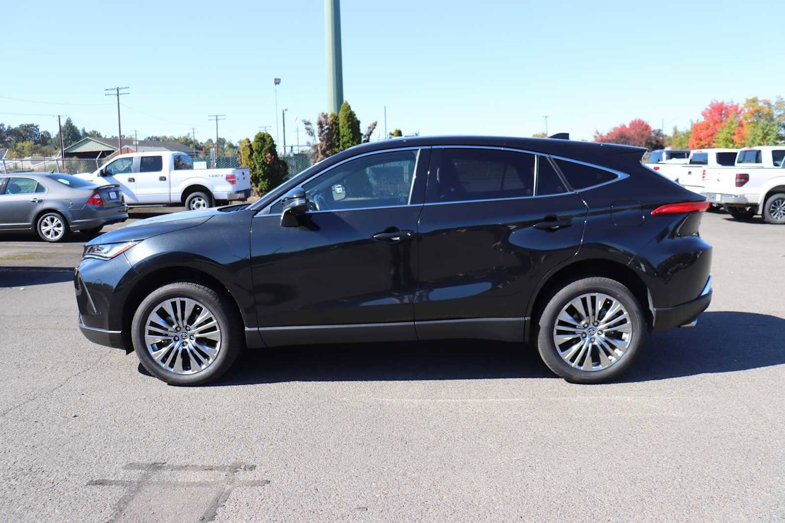Thumbnail: 2023 Toyota Venza - 8