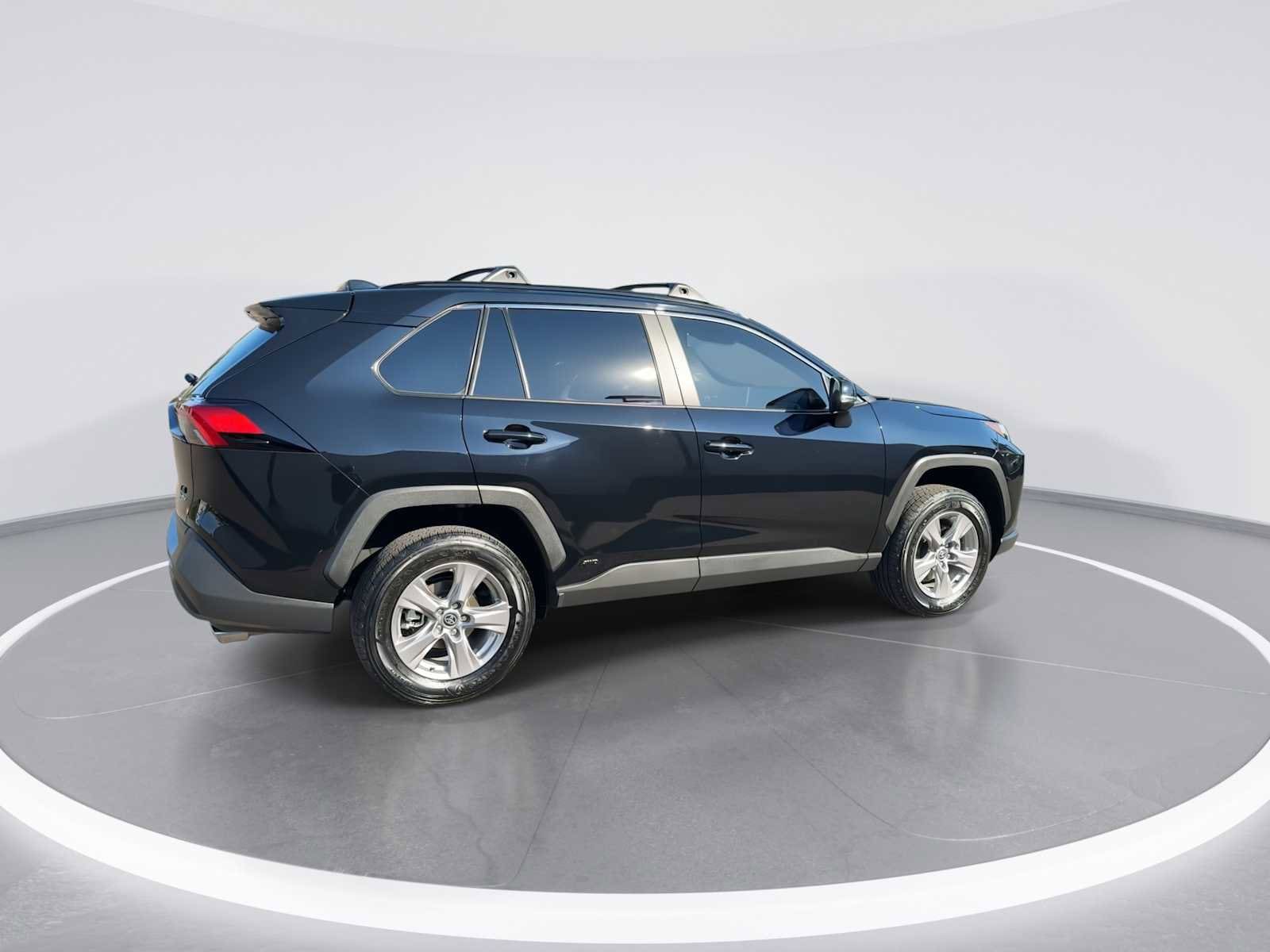 Thumbnail: 2025 Toyota RAV4 - 8