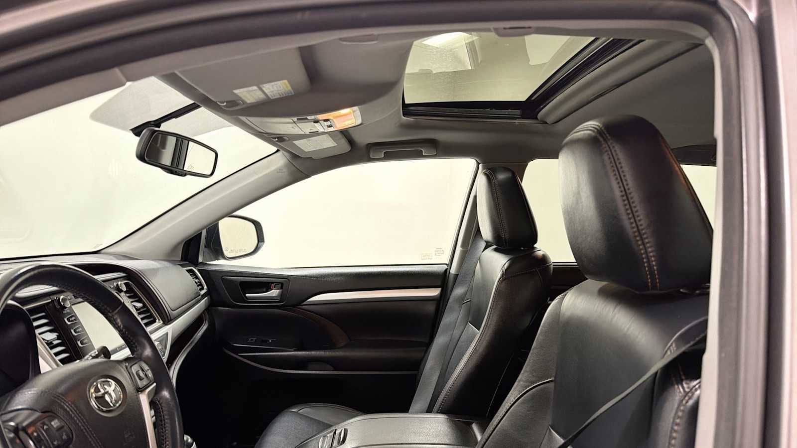 Thumbnail: 2016 Toyota Highlander - 24