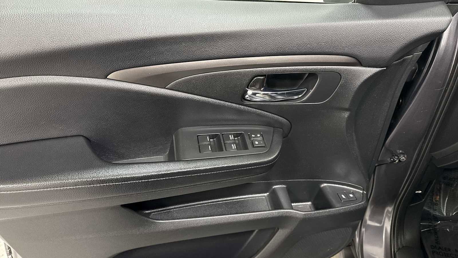 Thumbnail: 2018 Honda Pilot - 15