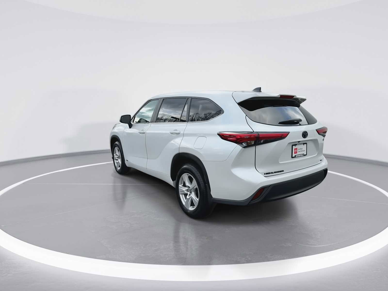 Thumbnail: 2023 Toyota Highlander - 6