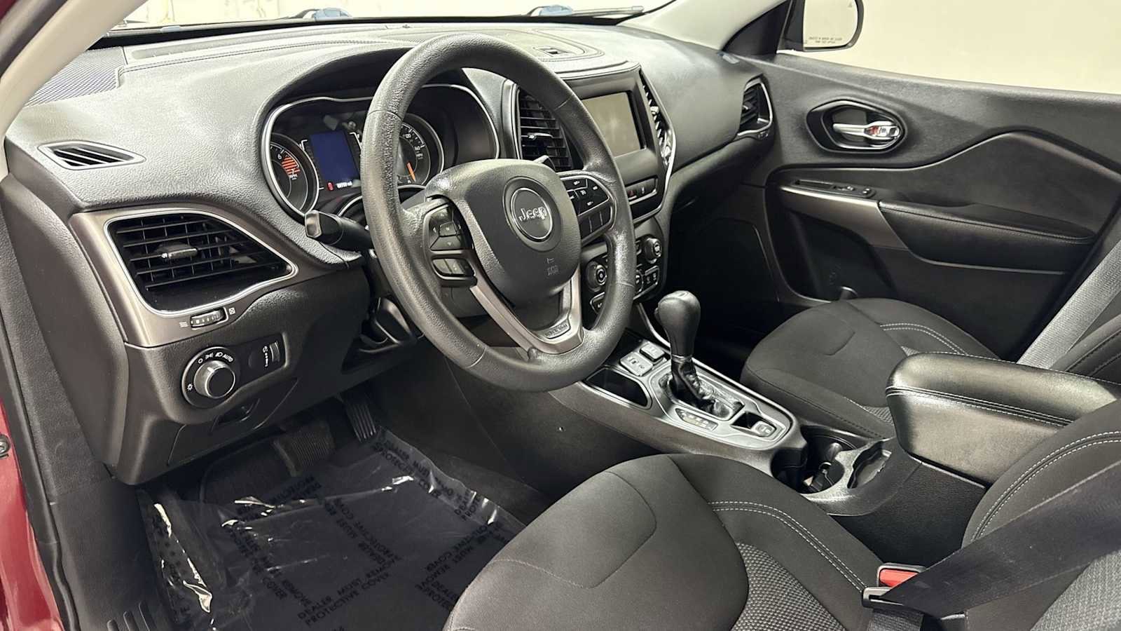 Thumbnail: 2021 Jeep Cherokee - 12