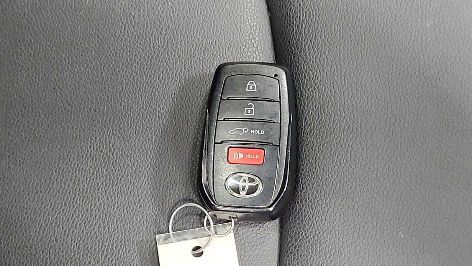 Thumbnail: 2022 Toyota Corolla Cross - 32